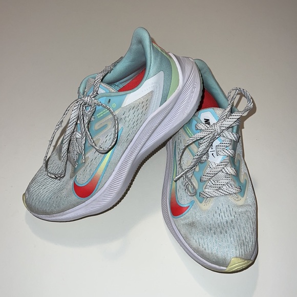 Nike Women’s Air Zoom WinFlo 7 in Glacier Ice, size 5 - Picture 2 of 12
